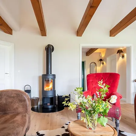Sattlerei Gut Priesholz Fuer Familien Und Hunde Mit Sauna Kamin Und Eingezaeuntem Garten Hébergement de vacances Rabenholz