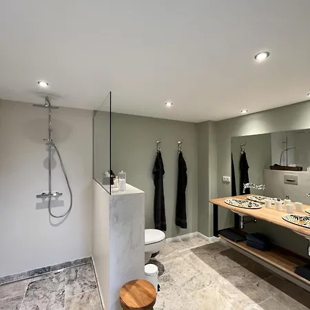 Sattlerei Gut Priesholz Fuer Familien Und Hunde Mit Sauna Kamin Und Eingezaeuntem Garten *