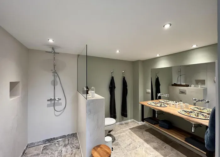 Sattlerei * Rabenholz